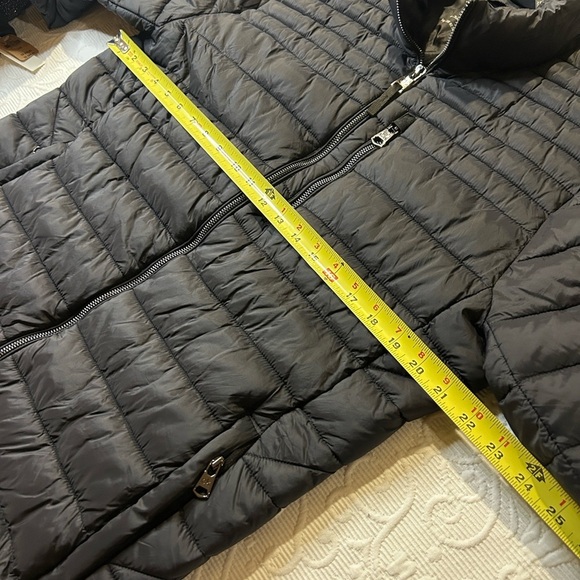 Calvin Klein Packable Puffer Black Jacket. Carry pouch attached. Nearly new Med. - Picture 8 of 12